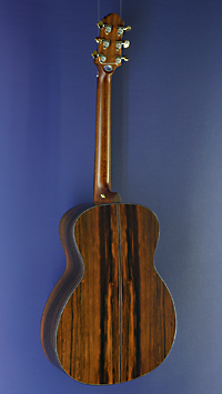 Crafter Gitarre Stage Serie, STG T-22E VVS Pro Akustikgitarre in Orchestra Form, Fichte (aged), Makassar Ebenholz, Pickup, Bevel Armauflage (abgeschr&auml;gte Zarge), R&uuml;ckansicht