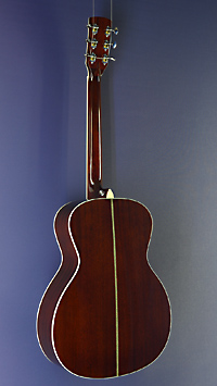 You&grave;s, sunburst lackierte Akustikgitarre in OM-Form mit massiver Fichtendecke und Mahagoni an Boden und Zarge, Pickup, R&uuml;ckseite