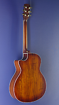 You&grave;s, Akustikgitarre mit Tonabnehemr in Grand Auditorium Form mit massiver Koa Decke und Koa an Boden und Zarge, Pickup, Sattelbreite 45 mm, R&uuml;ckseite